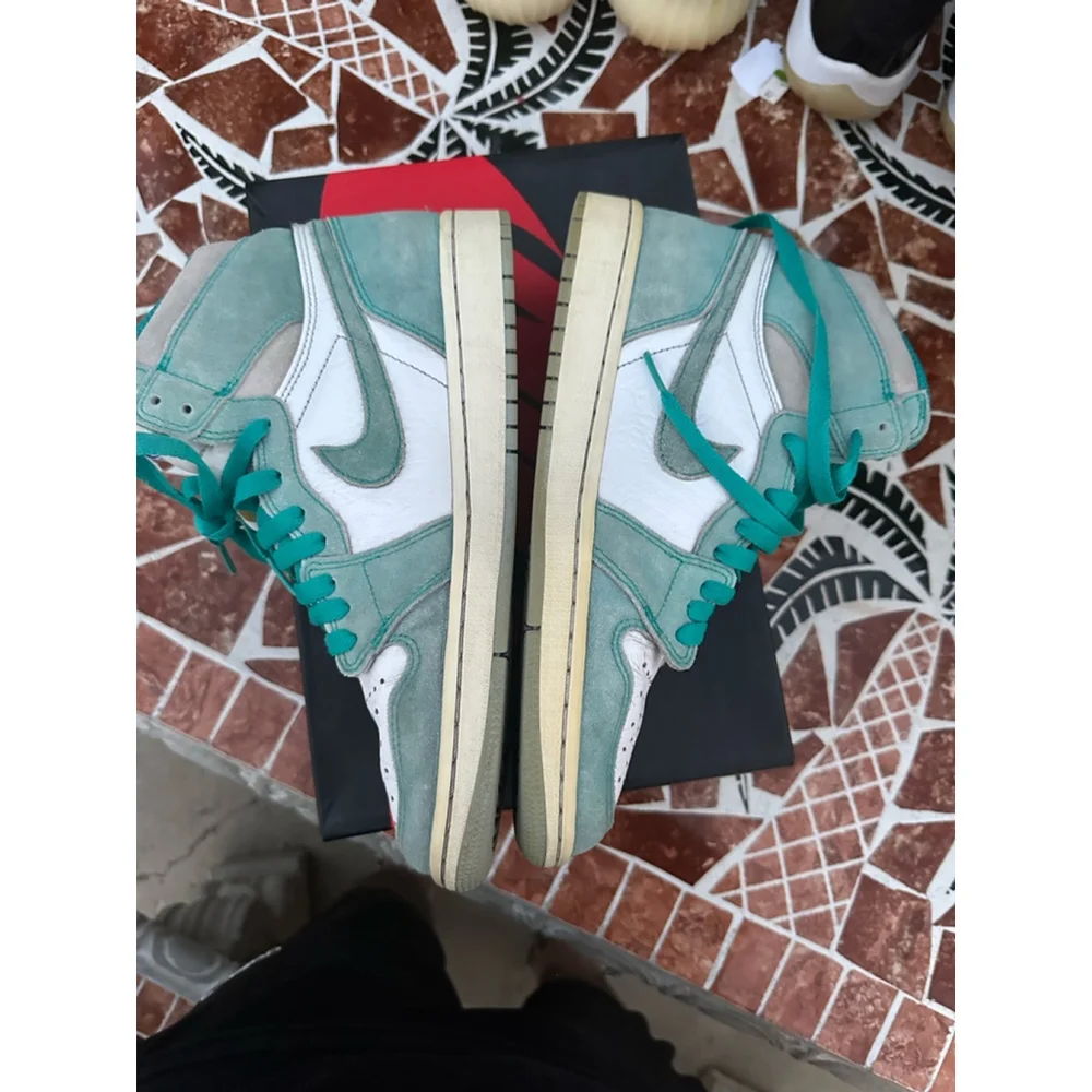 Men's Nike Air Jordan 1 High OG Turbo Green Size 8.5 goat Certified 555088-311
